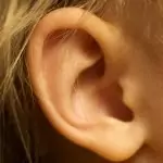 Насекомо в ухото