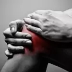 Вода в коляното