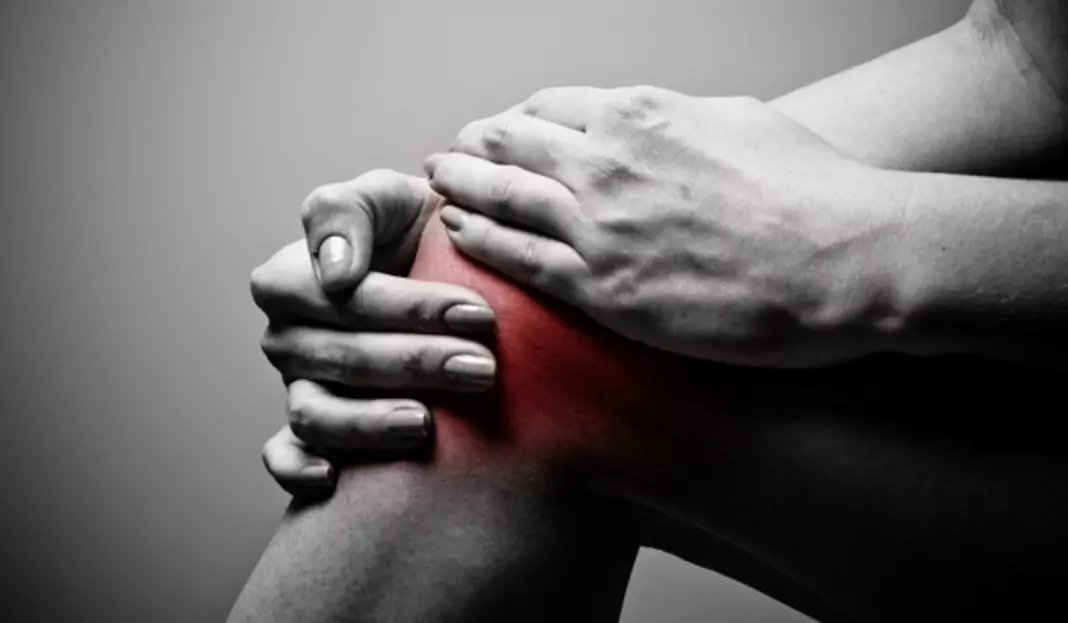 Вода в коляното