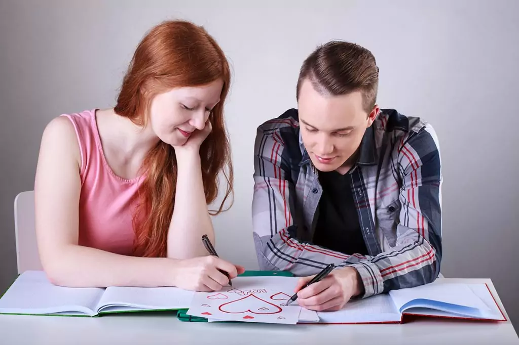 Как да разберете дали той ви харесва