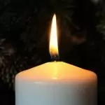 Гадаене със свещ