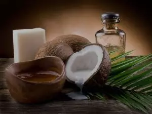 Маслото от кокос против затлъстяване