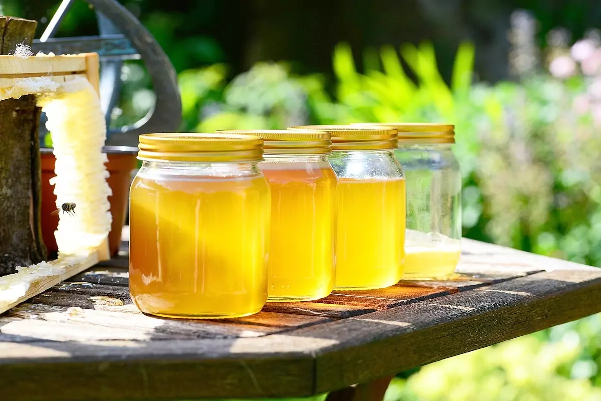 Медената вода прочиства