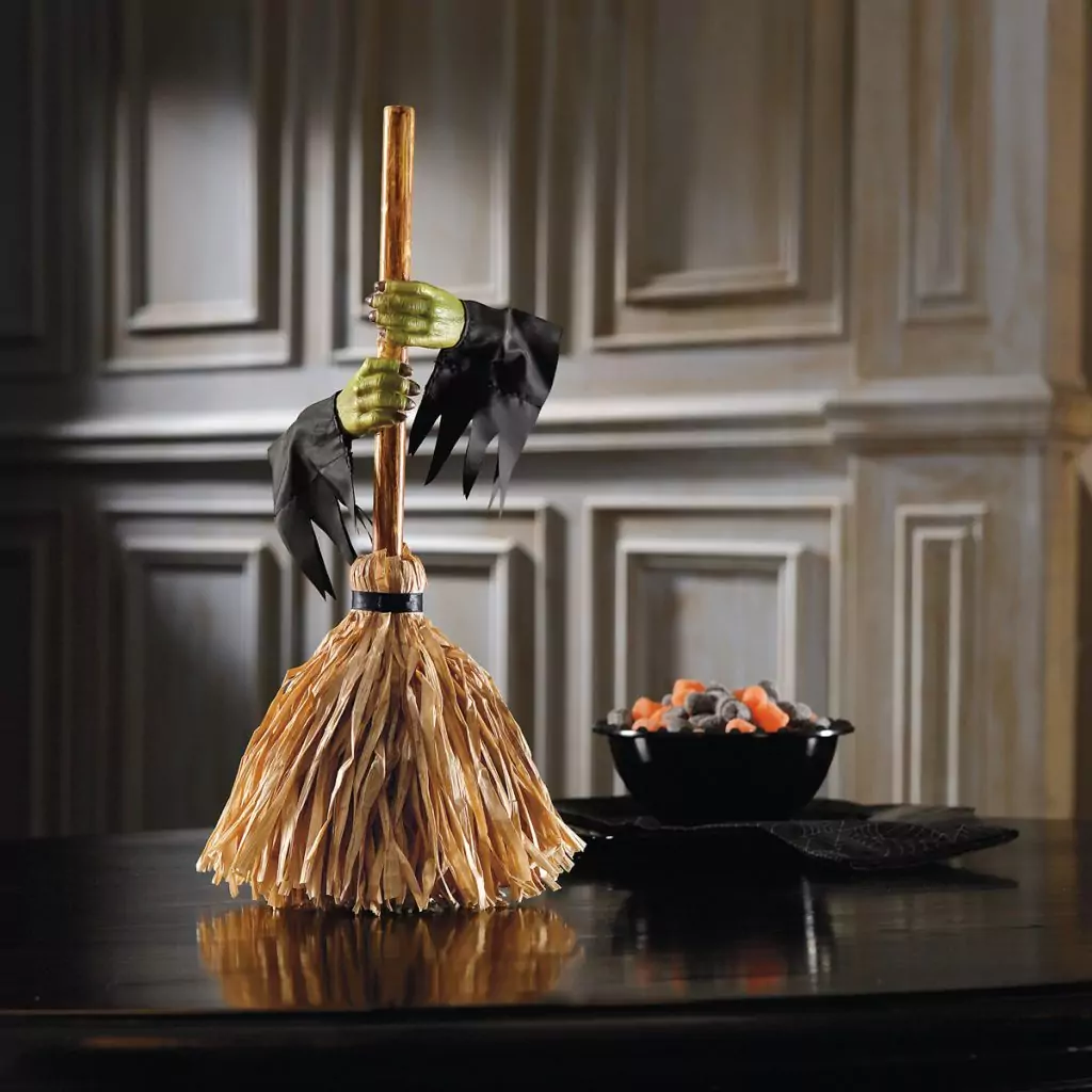 Метла срещу отрицателна енергия - против уроки Метла срещу отрицателна енергия - против уроки