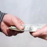 Пари назаем: народни поличби