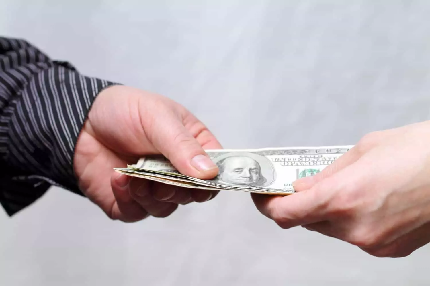 Пари назаем: народни поличби