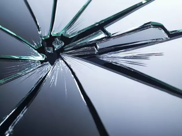 Най-разпространените суеверия - Счупено огледало Най-разпространените суеверия - Счупено огледало