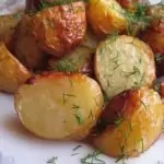 Пресни картофи на фурна с копър