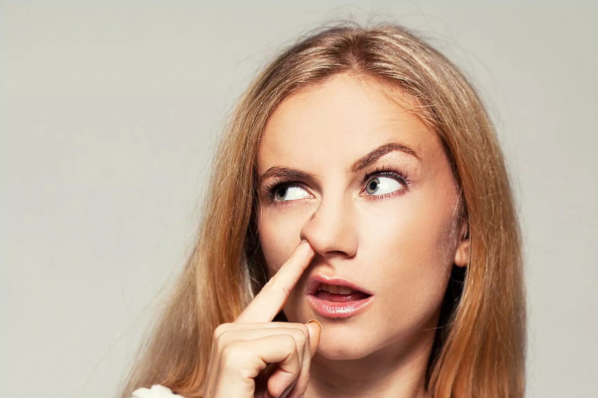 Бъркането в носа