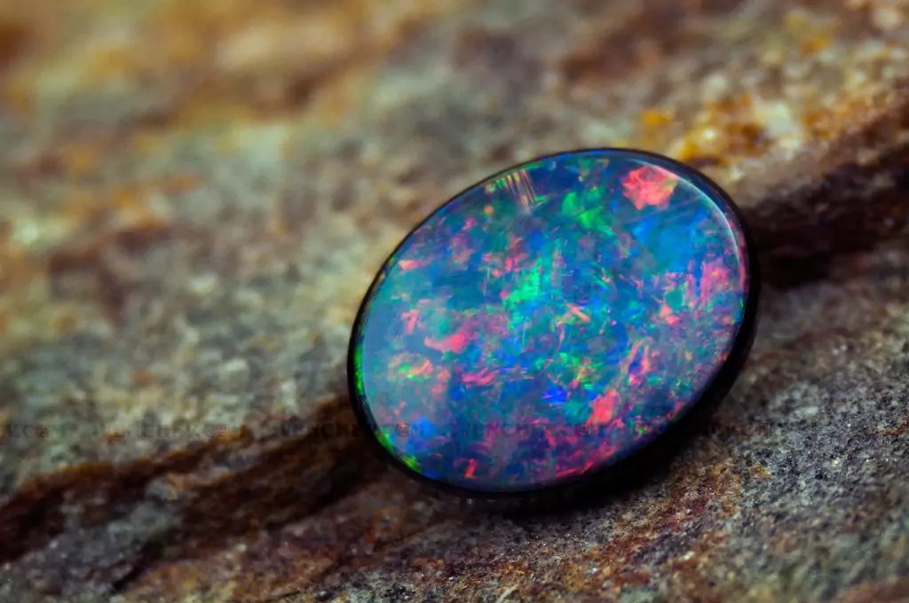 Скъпоценните камъни и зодиите - Опал Скъпоценните камъни и зодиите - Опал