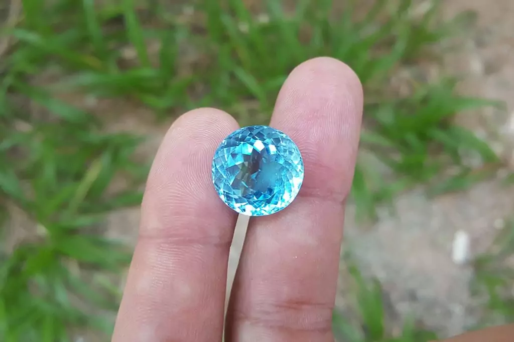 Скъпоценните камъни и зодиите - Топаз Скъпоценните камъни и зодиите - Топаз