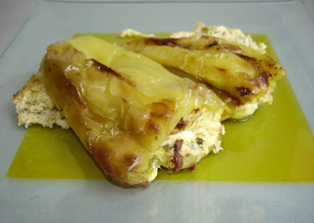 Пълнени чушки с извара