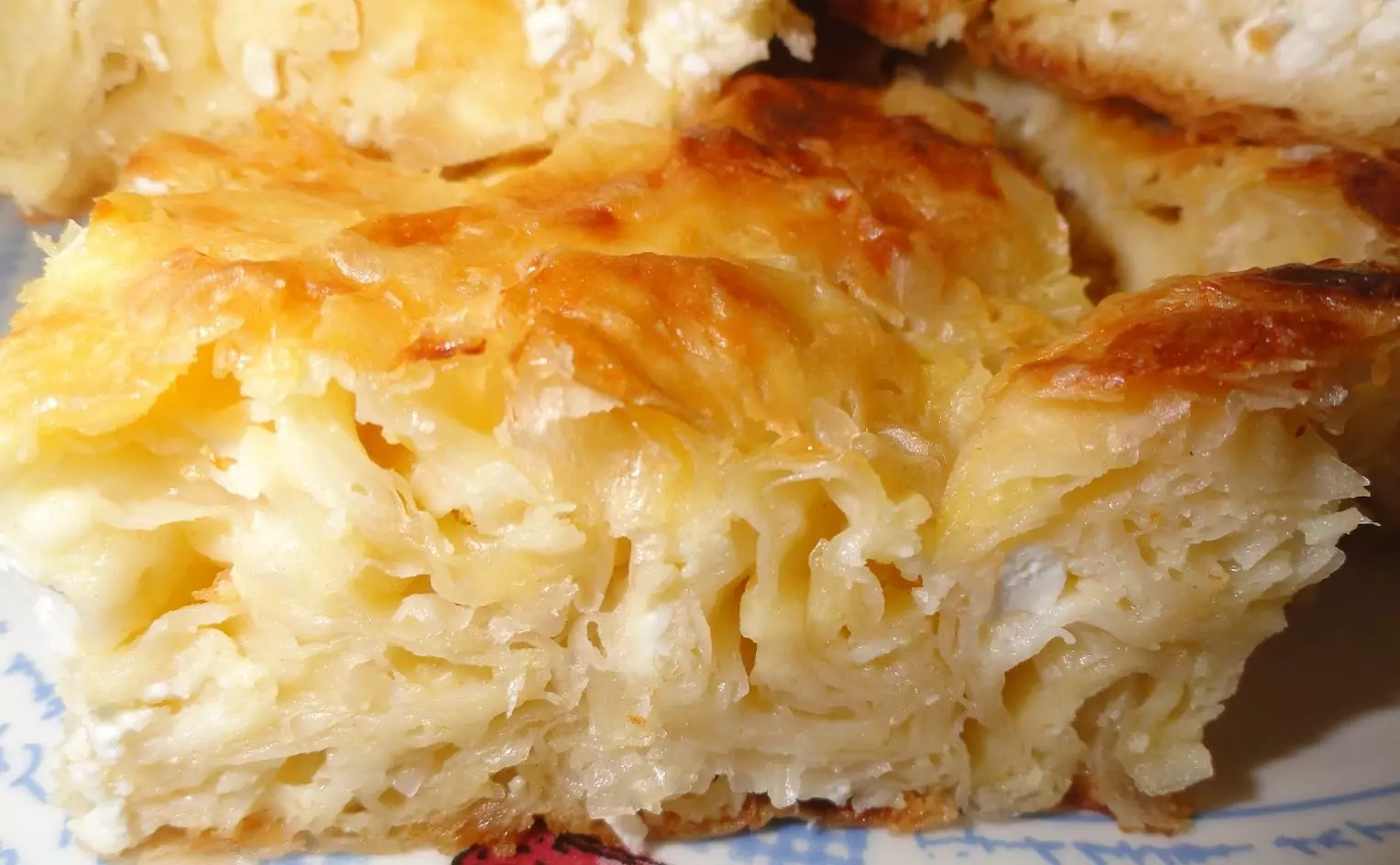 Баница с газирана вода и сирене