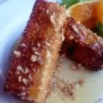 Печено сирене с мед и орехи