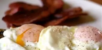 Пържени яйца с бекон