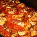 Скумрия с доматен сос на фурна