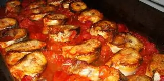 Скумрия с доматен сос на фурна