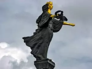 статуя Св. София
