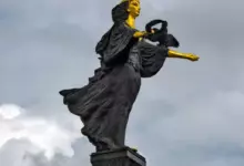 статуя Св. София
