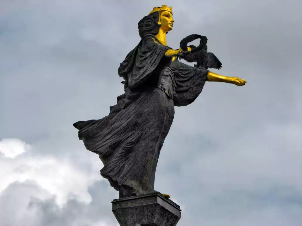 статуя Св. София