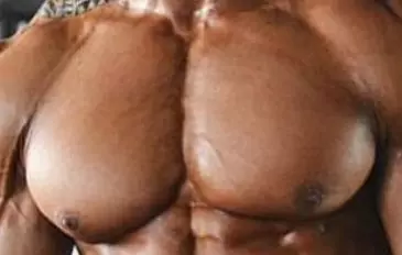 Мускулести гърди