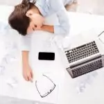 Кратката дрямка в офиса е полезна