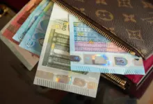Изберете цвета на портфейла според зодията за богатство