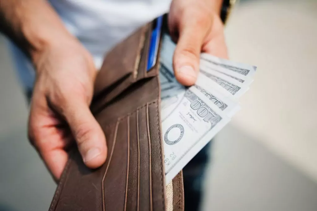 Ако искате да привлечете пари, не слагайте тези неща в портфейла