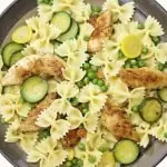 Салата с фарфале и пилешко месо