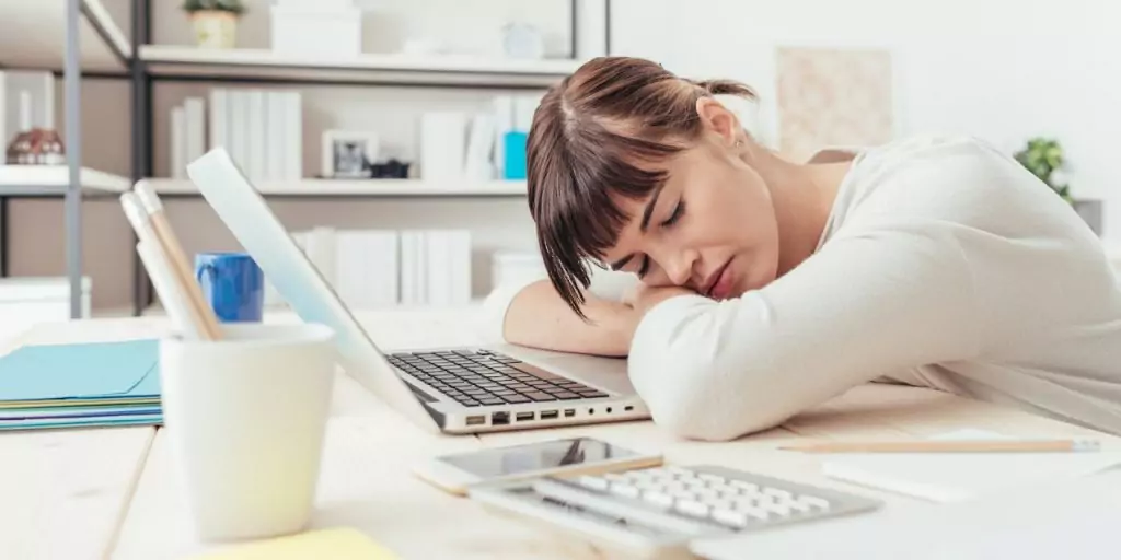 сън в офиса сън в офиса