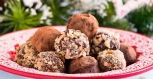 Шоколадови трюфели с ром и стафиди