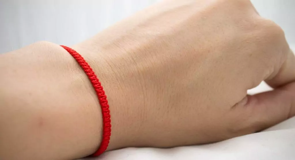 червен конец червен конец