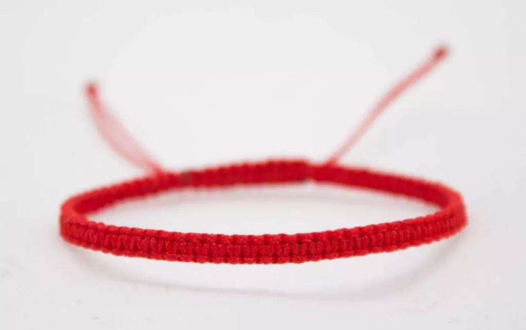 Защо червения конец е силен талисман?