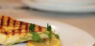 Пилешка пържола с гарнитура