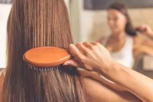 Срешете косата преди да я измиете
