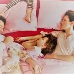 Как да научите детето да спи само в стаята си