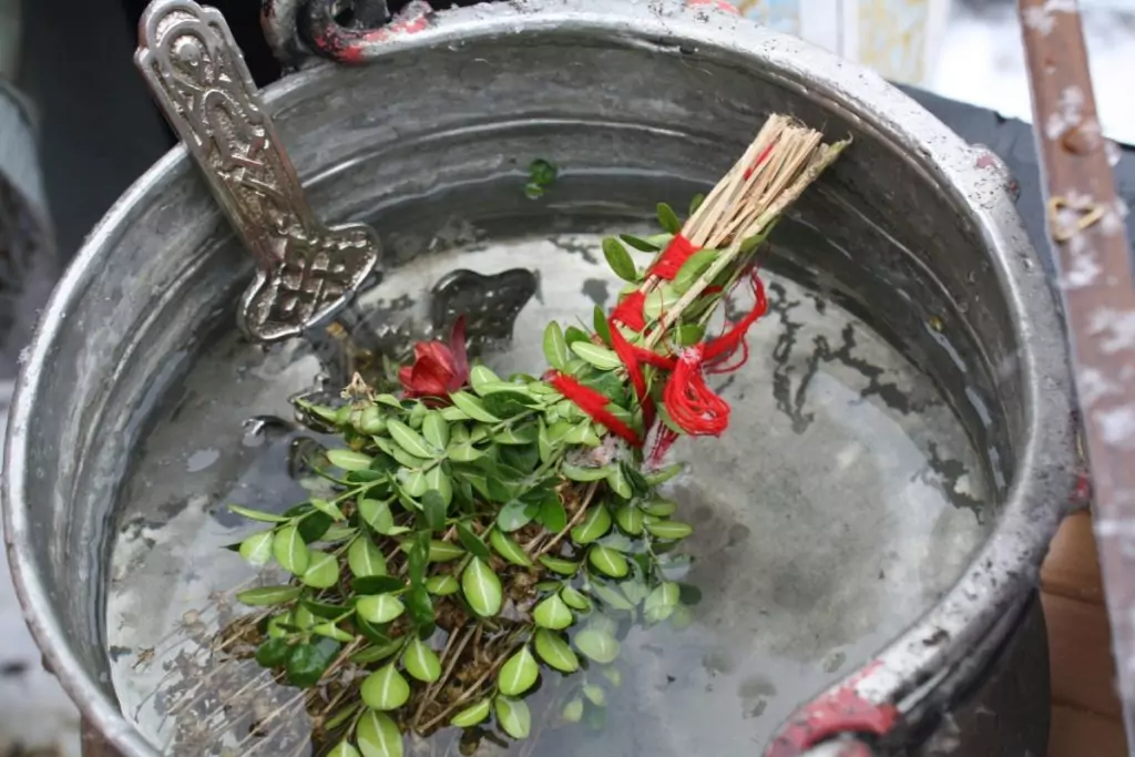 Ползите на светената вода