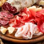 Колбасите и пушените меса са вредни