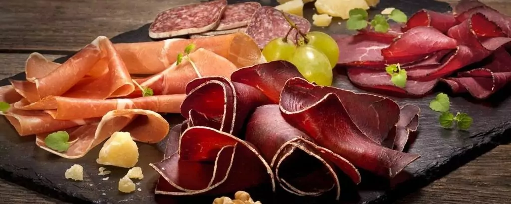 Колбасите и пушените меса са вредни Колбасите и пушените меса са вредни