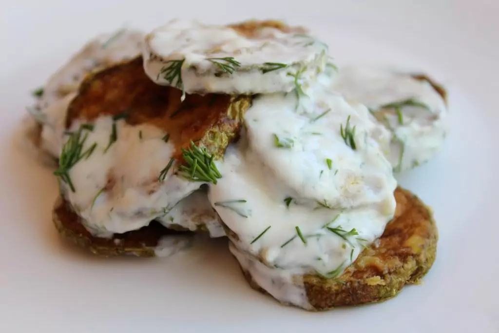 Панирани тиквички с копър