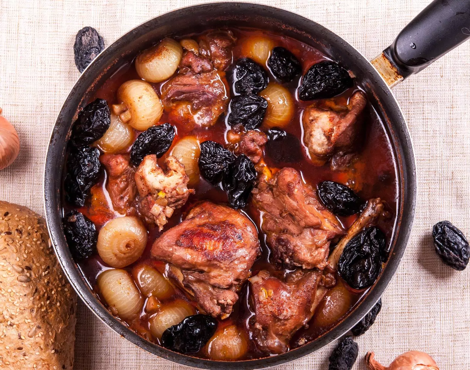 свинско месо и сини сливи