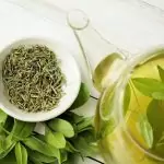 Дафиновият лист премахва целулита