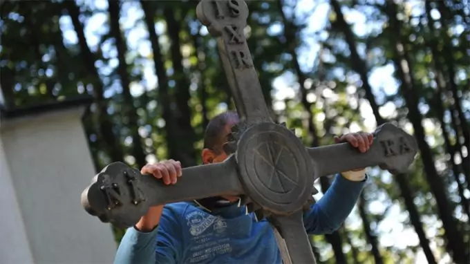 Свещен енергиен триъгълни прави чудеса в Родопите - кръст Свещен енергиен триъгълни прави чудеса в Родопите - кръст