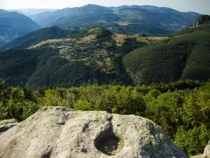 Свещен енергиен триъгълник прави чудеса в Родопите