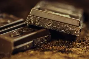 Тъмният шоколад възбужда по-силно от целувките 