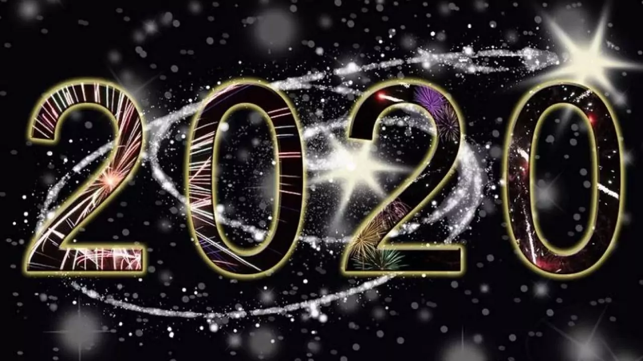 година 2020