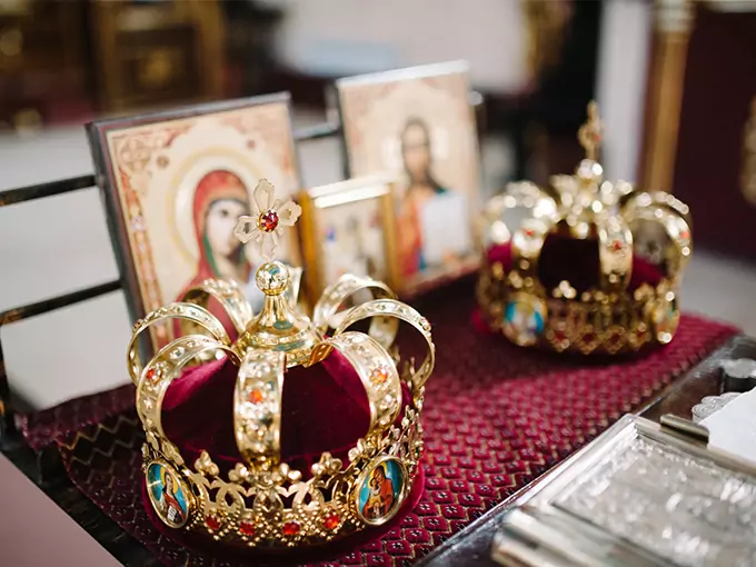 Символизмът на венчалните корони Символизмът на венчалните корони