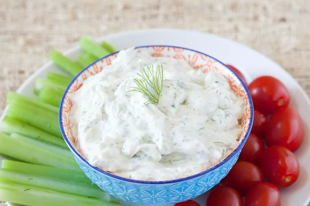 Защо да ядем тези храни заедно - Зеленчуци с кисело мляко Защо да ядем тези храни заедно - Зеленчуци с кисело мляко