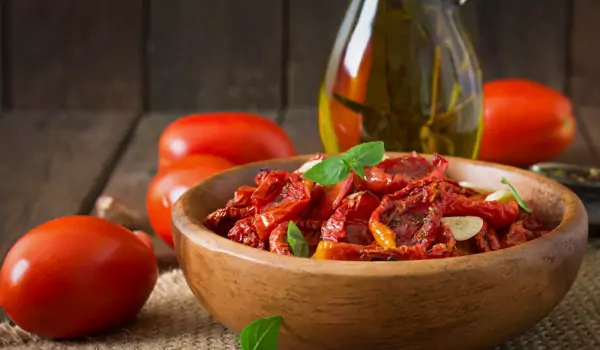 Защо да ядем тези храни заедно - Домати със зехтин Защо да ядем тези храни заедно - Домати със зехтин