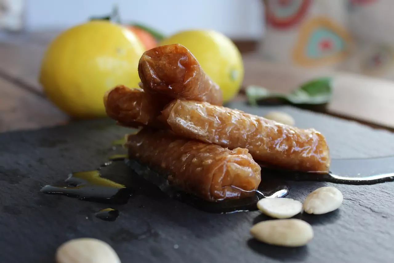 БАКЛАВА (виж СЛАДКИШИ, СЛАДКО) Съновник БАКЛАВА (виж СЛАДКИШИ, СЛАДКО)